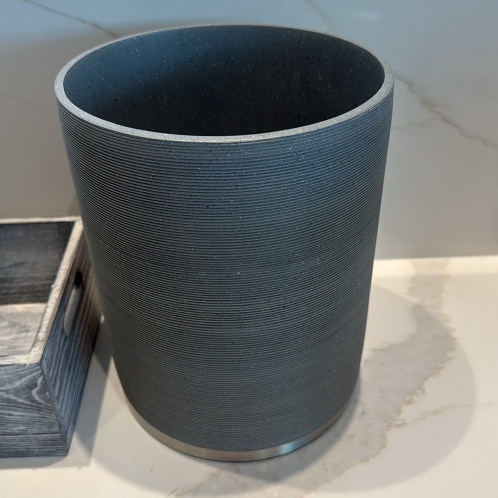 Gray Bathroom Accessory Set - Picture 4 of 6